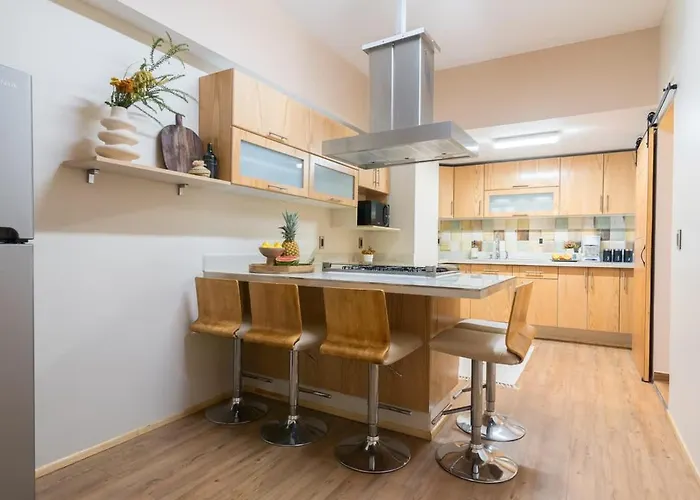 Apartment Huge 4br Super Located *